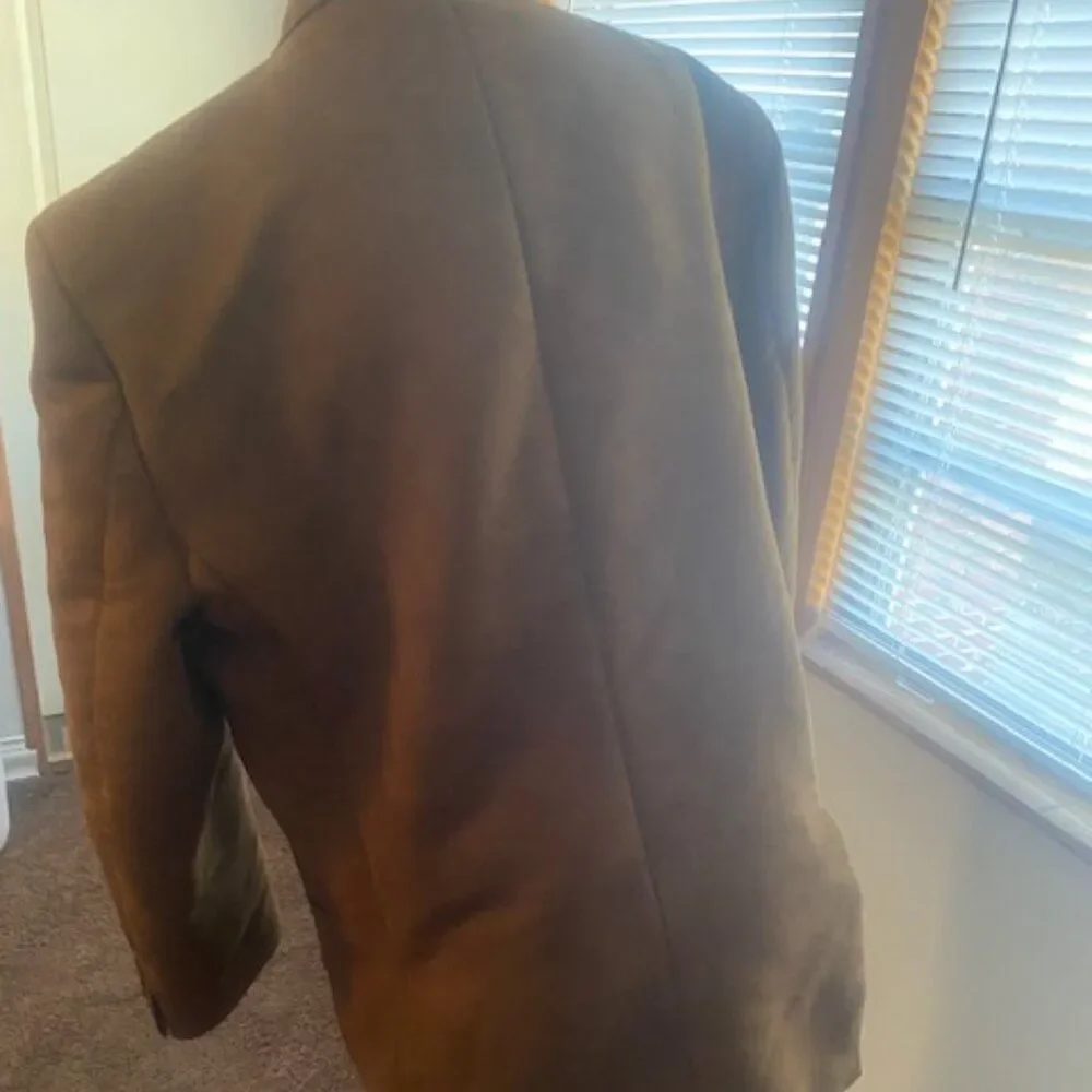 Riccardo Designed in Italia Tan Faux Suede 3 button blazer, size 40R